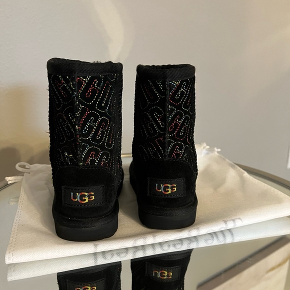 Like New Ugg Boots - Picture 2 of 3